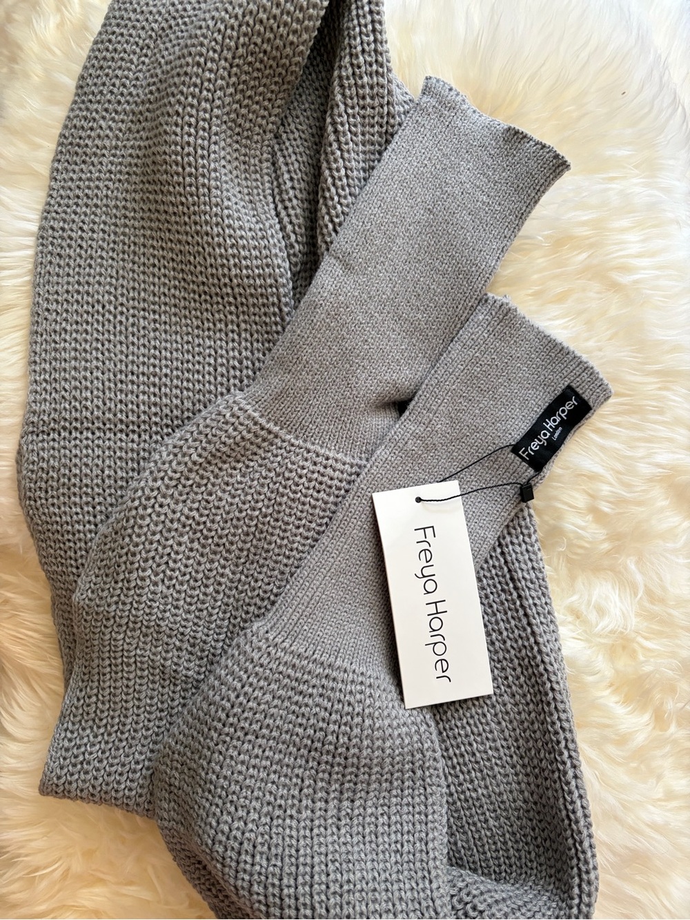 Freya Harper London Grey Scarf With Sleeves